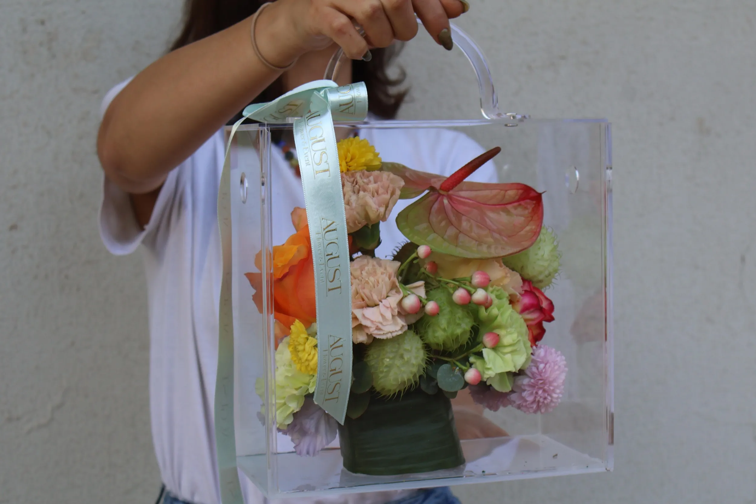 Lüks güller, zambaklar, orkideler, laleler ve daha birçok çeşitten oluşan geniş bir seçkiyi kapsayan çiçek hediyelerimiz, ne kadar önemsediğinizi göstermenin mükemmel yoludur.