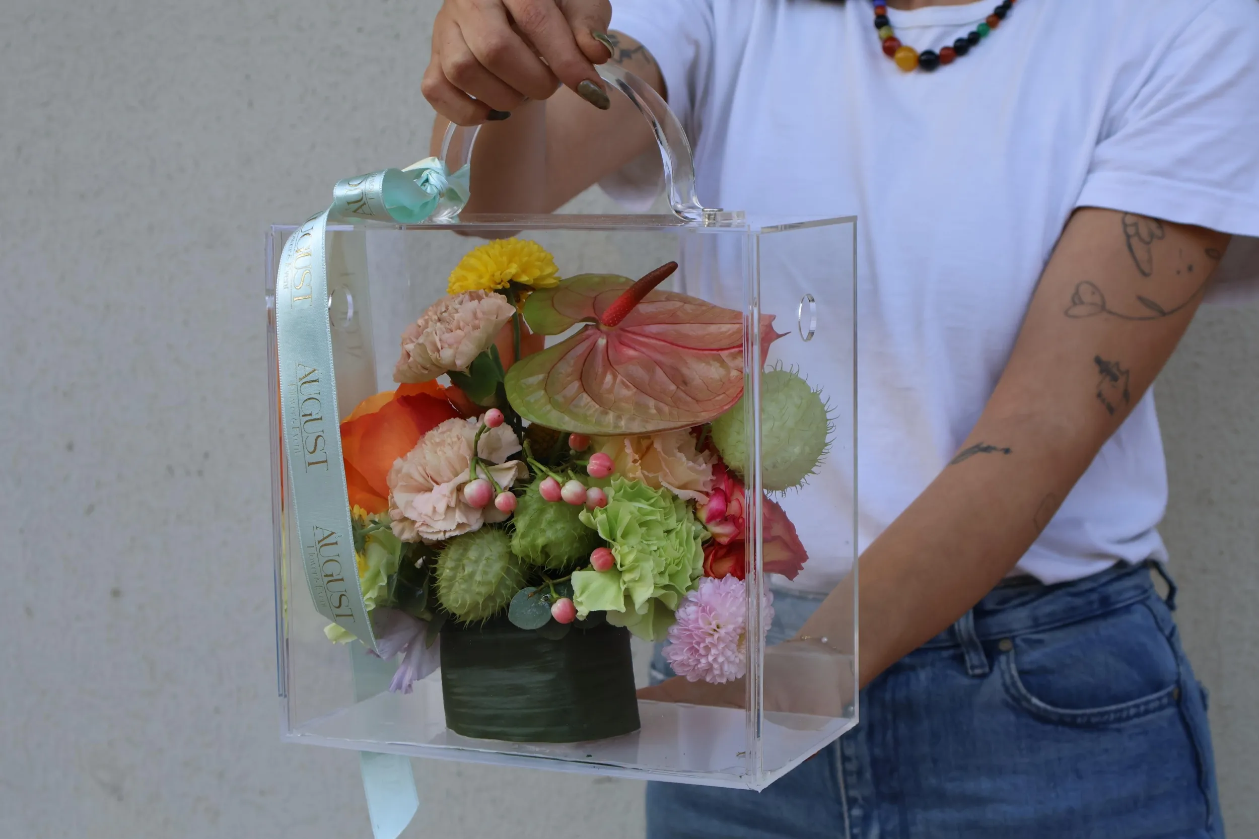 Lüks güller, zambaklar, orkideler, laleler ve daha birçok çeşitten oluşan geniş bir seçkiyi kapsayan çiçek hediyelerimiz, ne kadar önemsediğinizi göstermenin mükemmel yoludur.