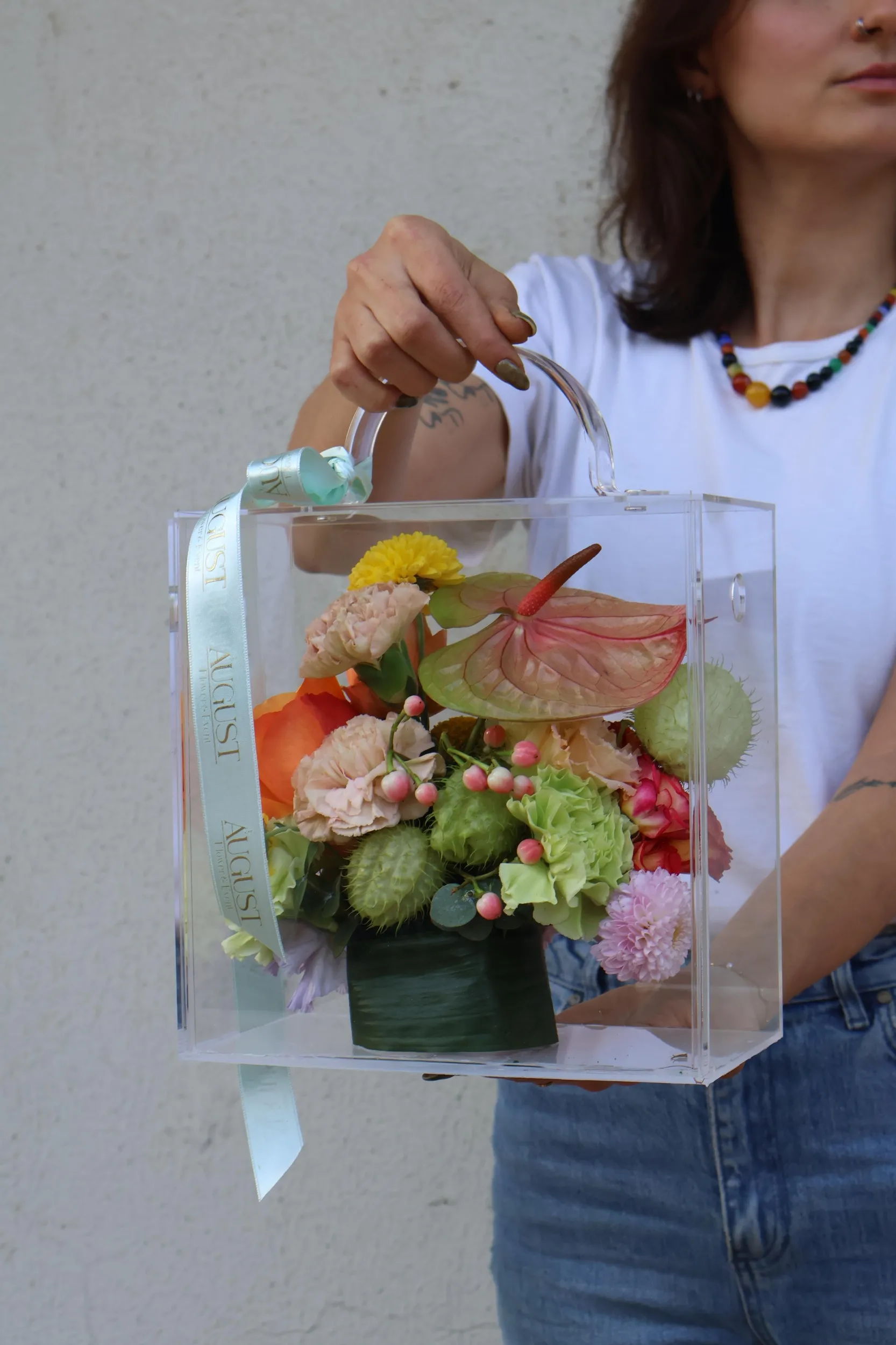 Lüks güller, zambaklar, orkideler, laleler ve daha birçok çeşitten oluşan geniş bir seçkiyi kapsayan çiçek hediyelerimiz, ne kadar önemsediğinizi göstermenin mükemmel yoludur.