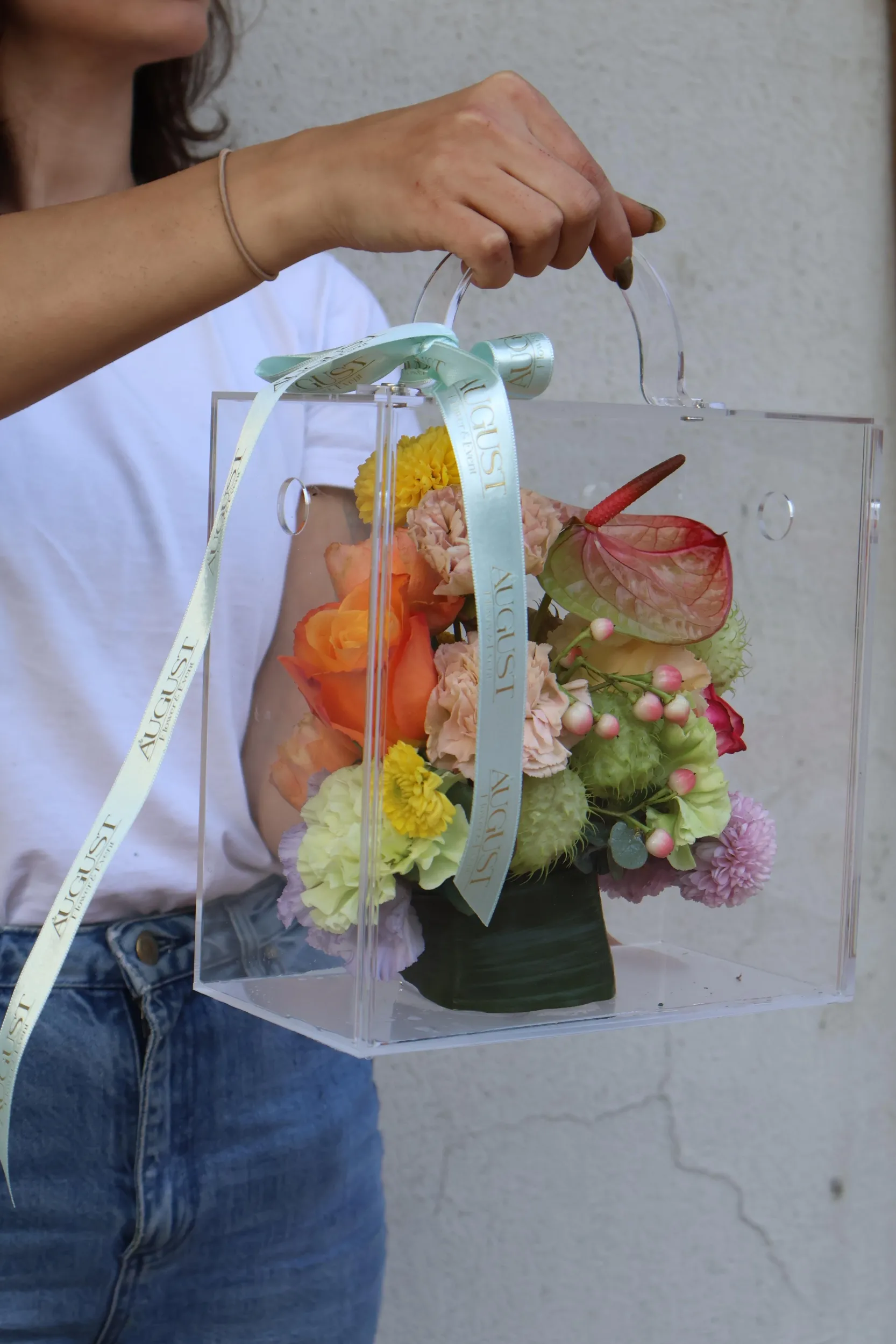 Lüks güller, zambaklar, orkideler, laleler ve daha birçok çeşitten oluşan geniş bir seçkiyi kapsayan çiçek hediyelerimiz, ne kadar önemsediğinizi göstermenin mükemmel yoludur.