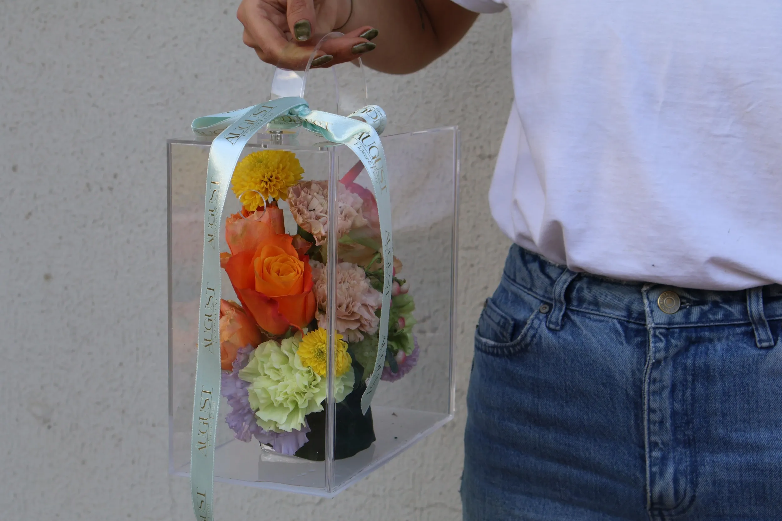 Lüks güller, zambaklar, orkideler, laleler ve daha birçok çeşitten oluşan geniş bir seçkiyi kapsayan çiçek hediyelerimiz, ne kadar önemsediğinizi göstermenin mükemmel yoludur.