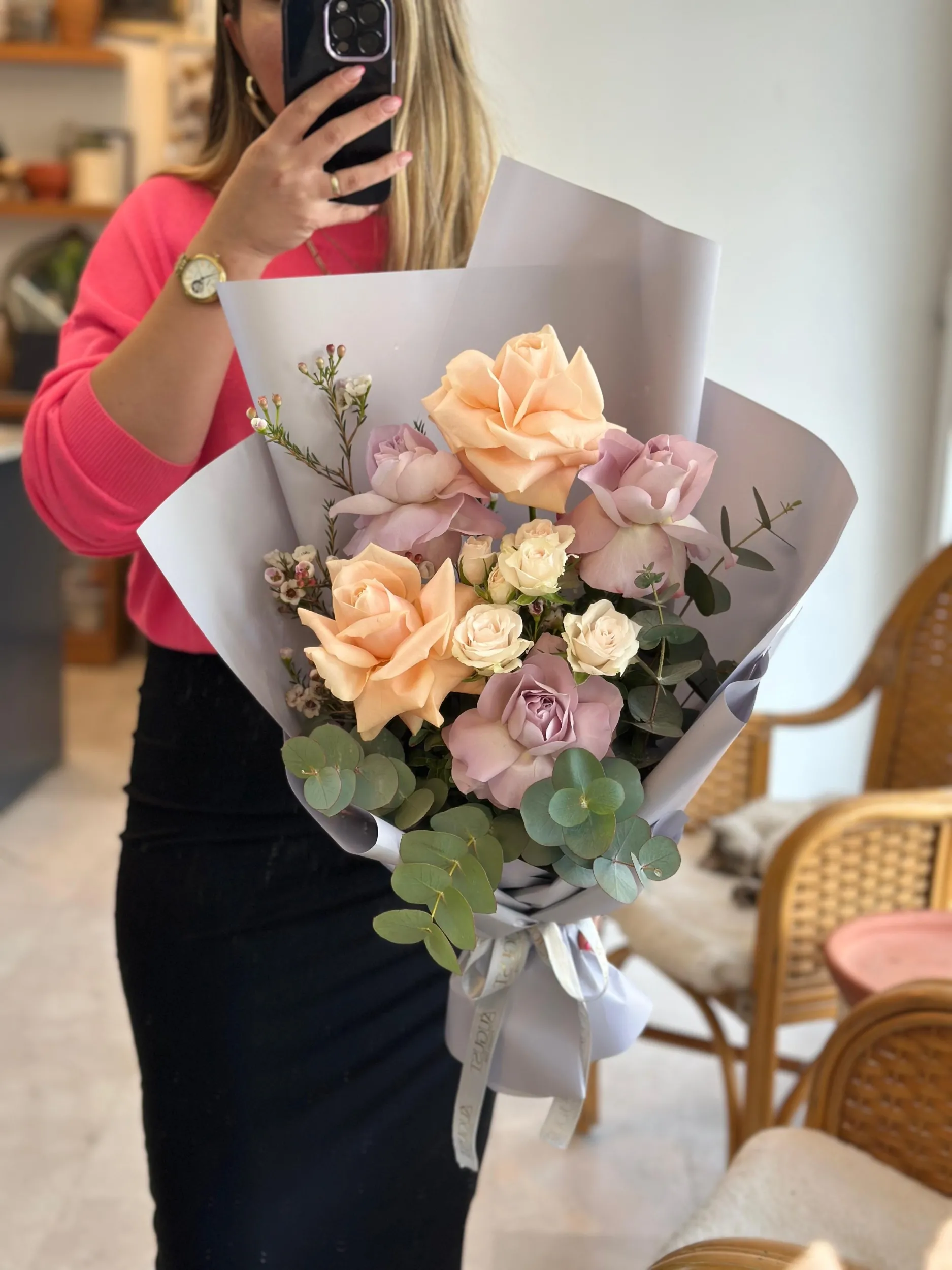 Lüks güller, zambaklar, orkideler, laleler ve daha birçok çeşitten oluşan geniş bir seçkiyi kapsayan çiçek hediyelerimiz, ne kadar önemsediğinizi göstermenin mükemmel yoludur.