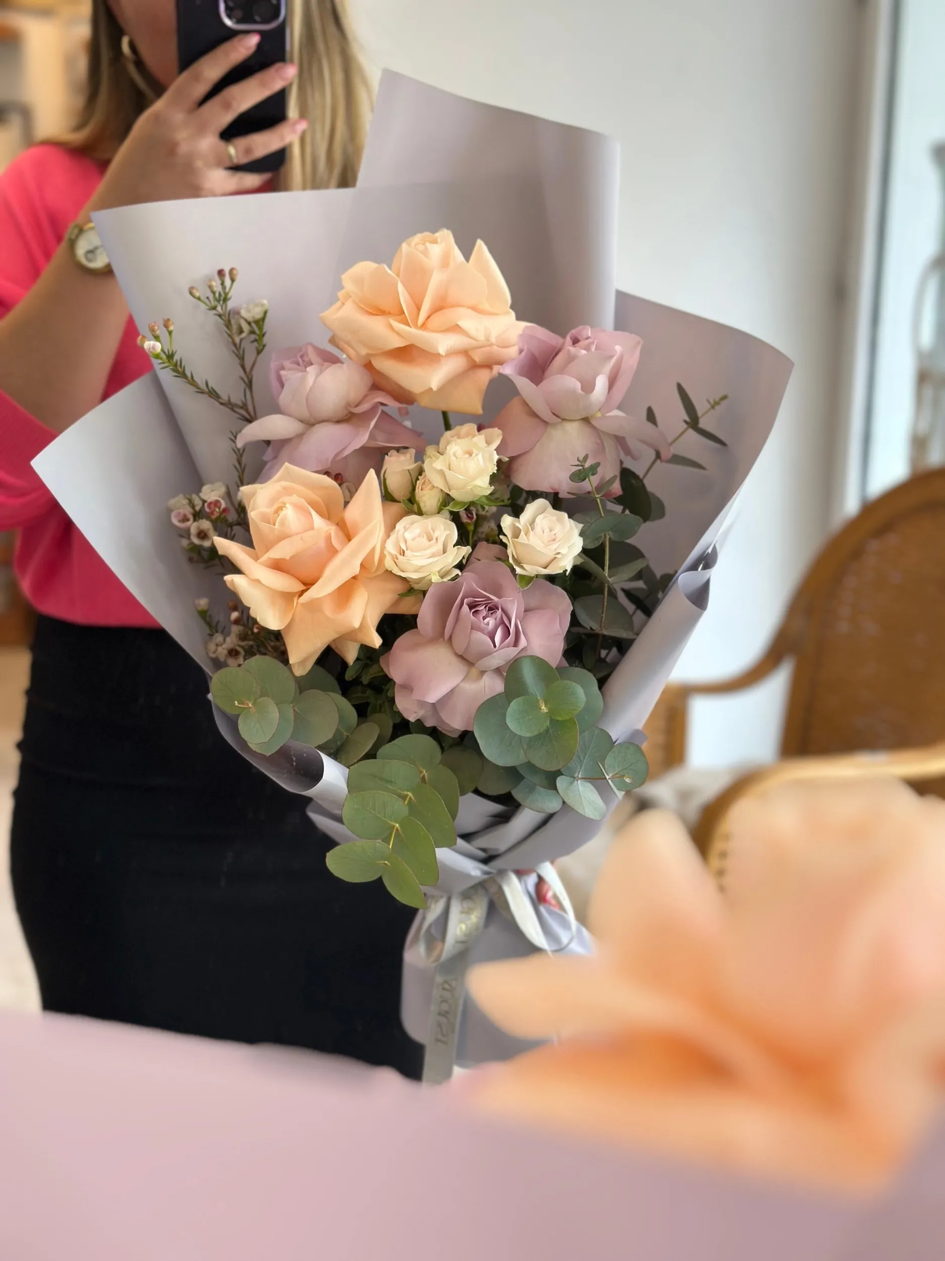 Lüks güller, zambaklar, orkideler, laleler ve daha birçok çeşitten oluşan geniş bir seçkiyi kapsayan çiçek hediyelerimiz, ne kadar önemsediğinizi göstermenin mükemmel yoludur.