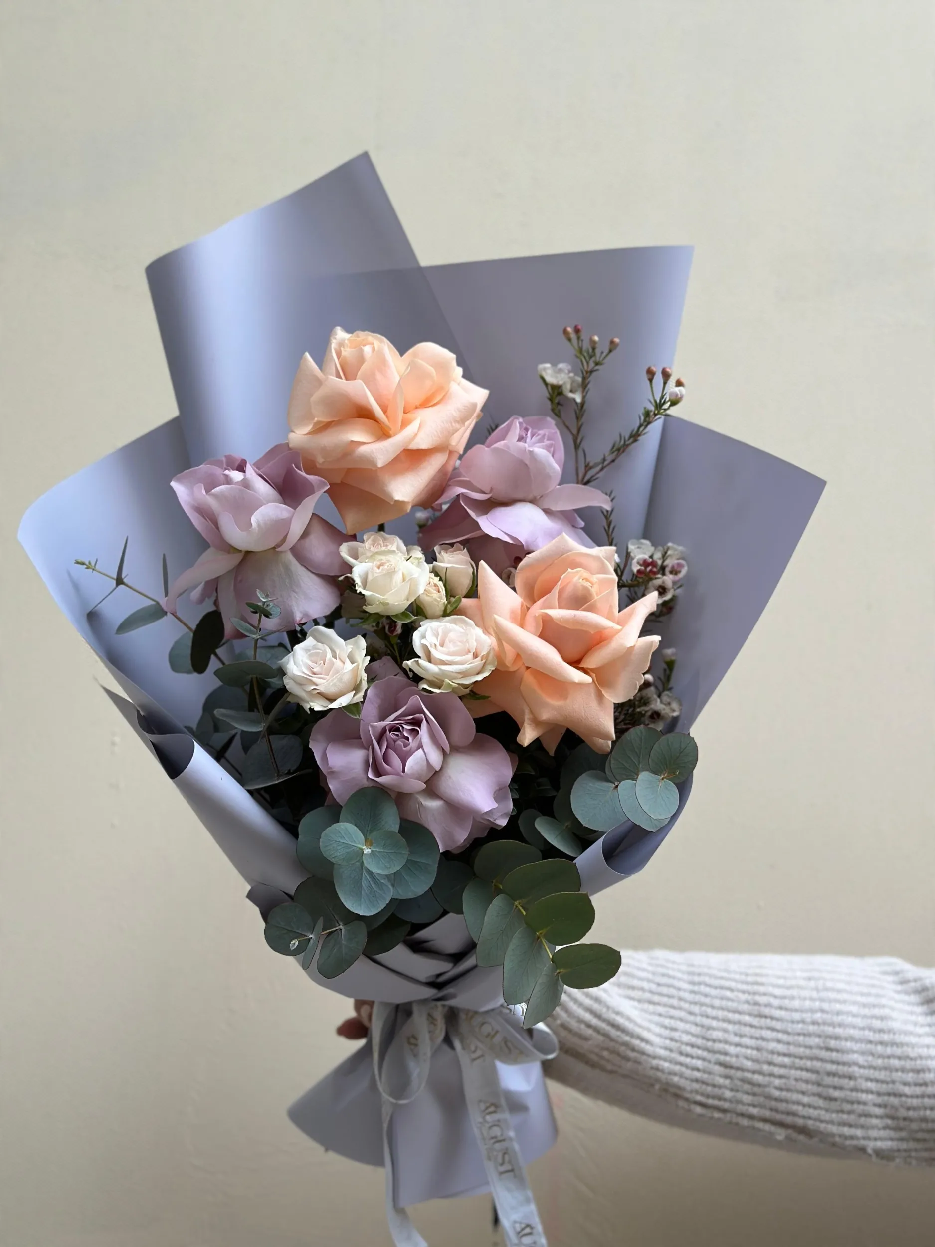 Lüks güller, zambaklar, orkideler, laleler ve daha birçok çeşitten oluşan geniş bir seçkiyi kapsayan çiçek hediyelerimiz, ne kadar önemsediğinizi göstermenin mükemmel yoludur.