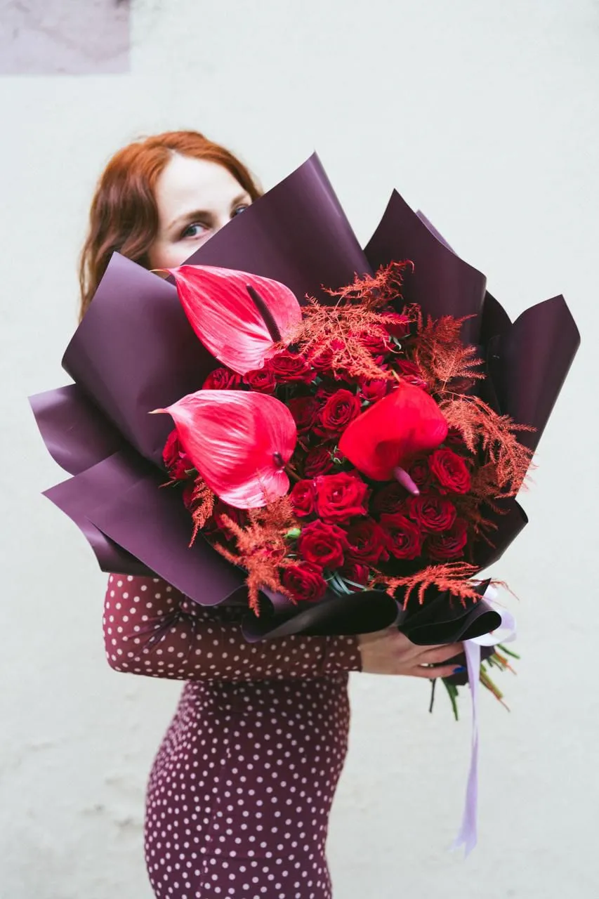 Lüks güller, zambaklar, orkideler, laleler ve daha birçok çeşitten oluşan geniş bir seçkiyi kapsayan çiçek hediyelerimiz, ne kadar önemsediğinizi göstermenin mükemmel yoludur.