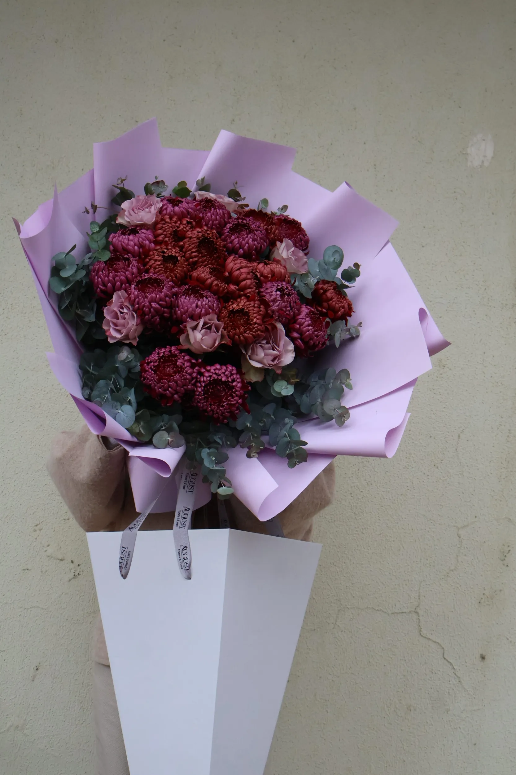 Lüks güller, zambaklar, orkideler, laleler ve daha birçok çeşitten oluşan geniş bir seçkiyi kapsayan çiçek hediyelerimiz, ne kadar önemsediğinizi göstermenin mükemmel yoludur.