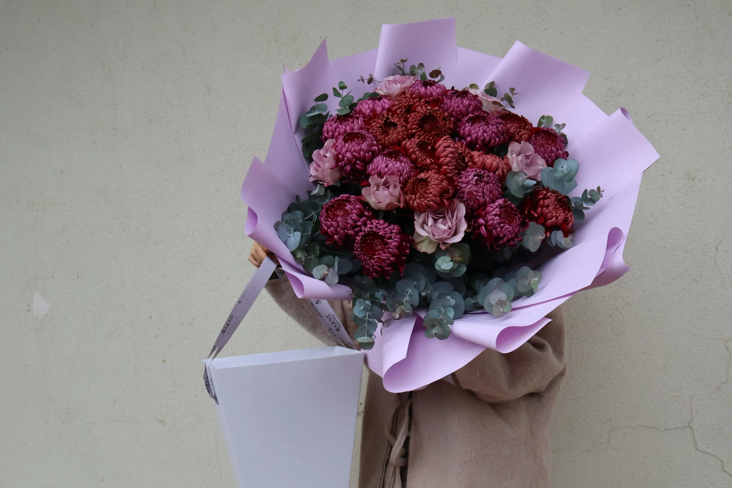 Lüks güller, zambaklar, orkideler, laleler ve daha birçok çeşitten oluşan geniş bir seçkiyi kapsayan çiçek hediyelerimiz, ne kadar önemsediğinizi göstermenin mükemmel yoludur.