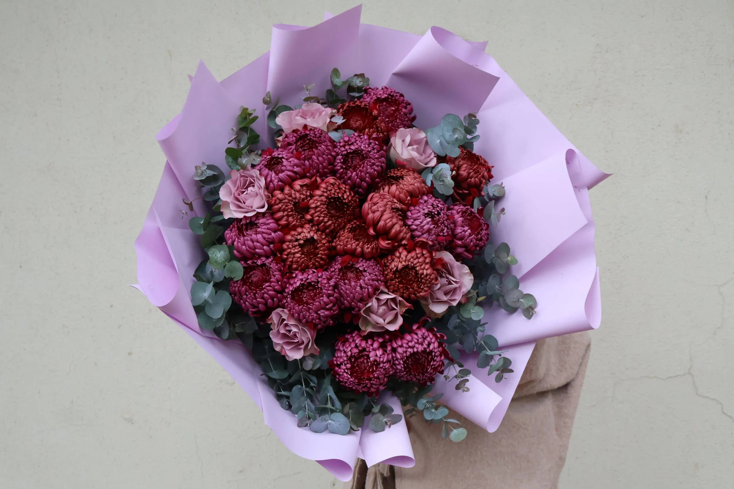 Lüks güller, zambaklar, orkideler, laleler ve daha birçok çeşitten oluşan geniş bir seçkiyi kapsayan çiçek hediyelerimiz, ne kadar önemsediğinizi göstermenin mükemmel yoludur.