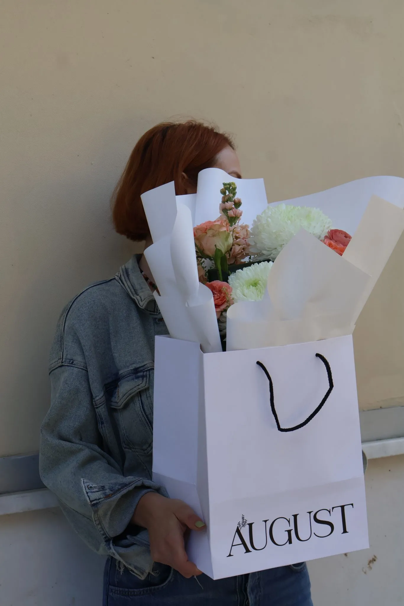 Lüks güller, zambaklar, orkideler, laleler ve daha birçok çeşitten oluşan geniş bir seçkiyi kapsayan çiçek hediyelerimiz, ne kadar önemsediğinizi göstermenin mükemmel yoludur.